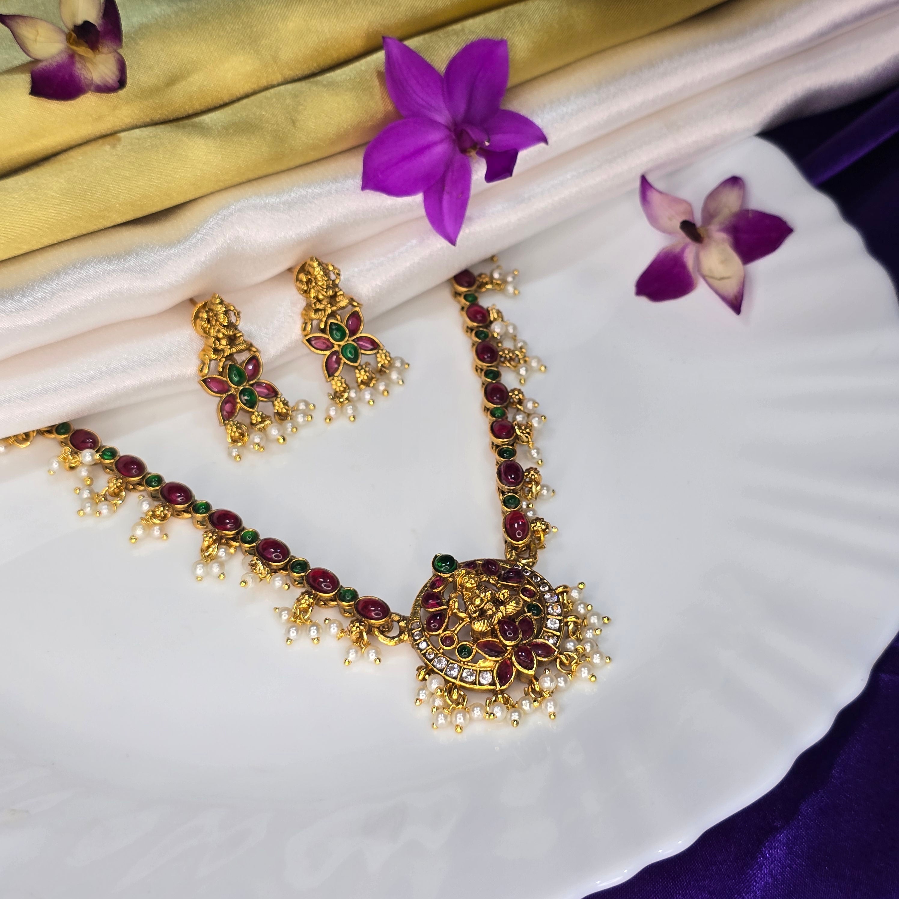 AK00018 - Antique Temple Jewelry Set With Earing