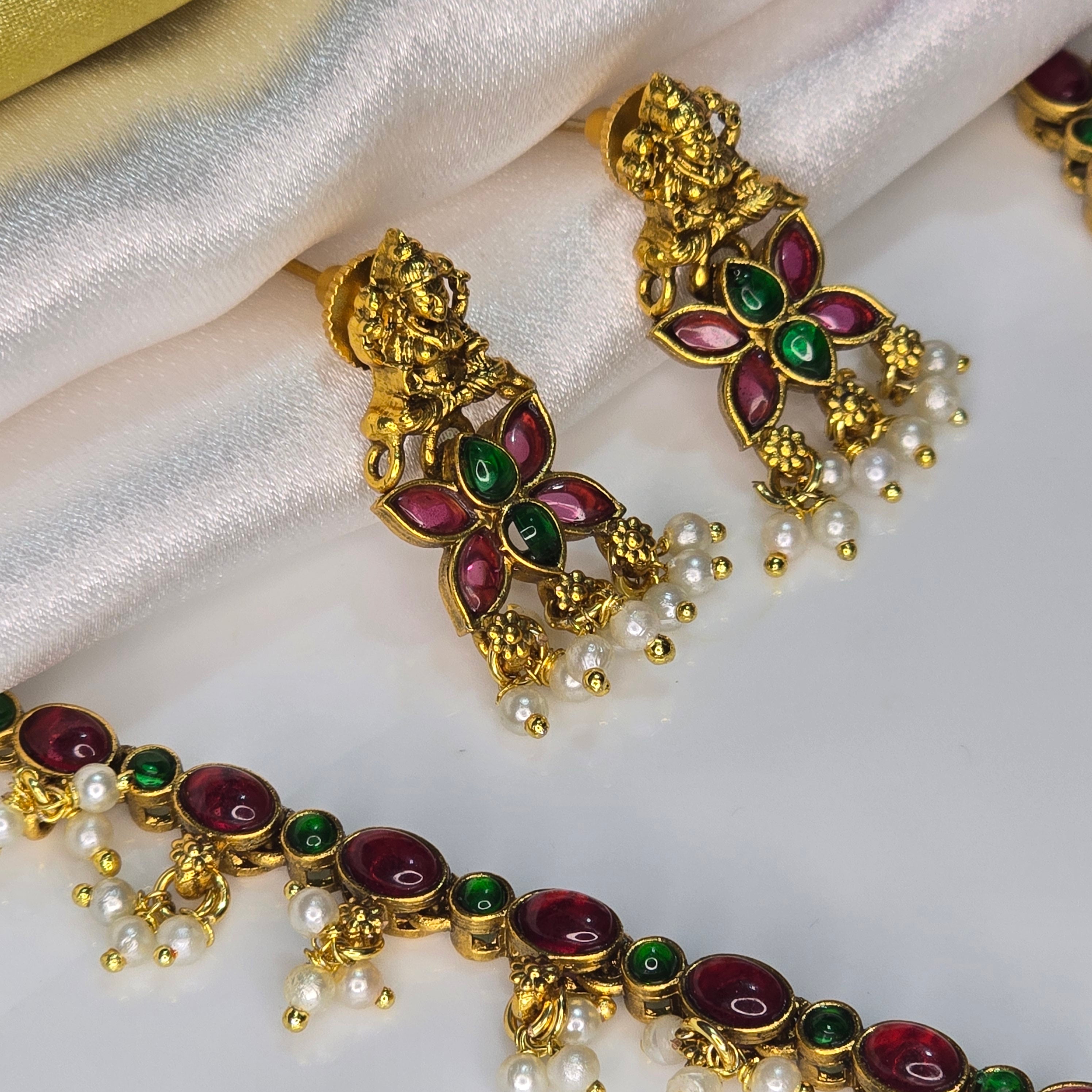 AK00018 - Antique Temple Jewelry Set With Earing