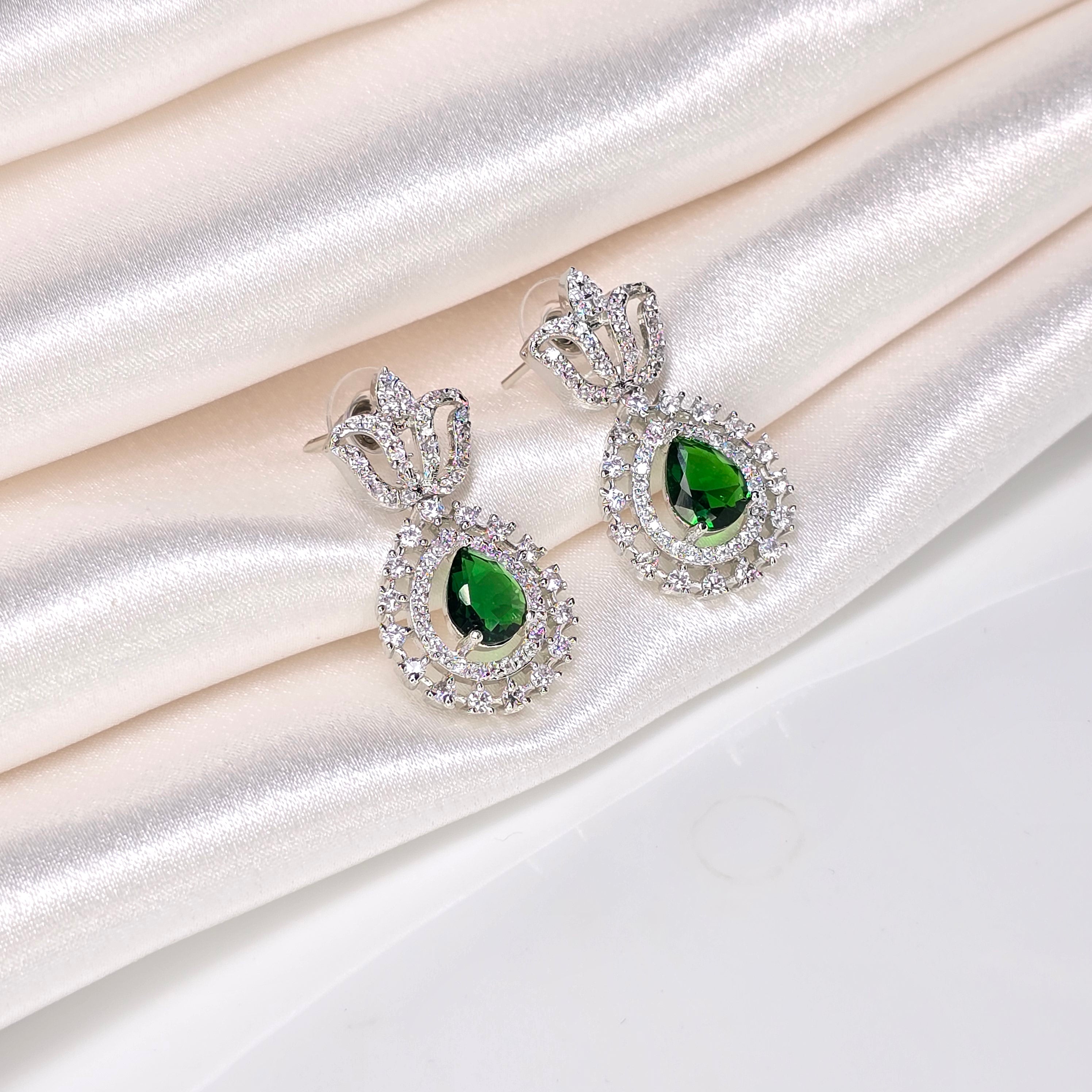 AK00216 - Emerald Green Teardrop American Diamond Necklace Set