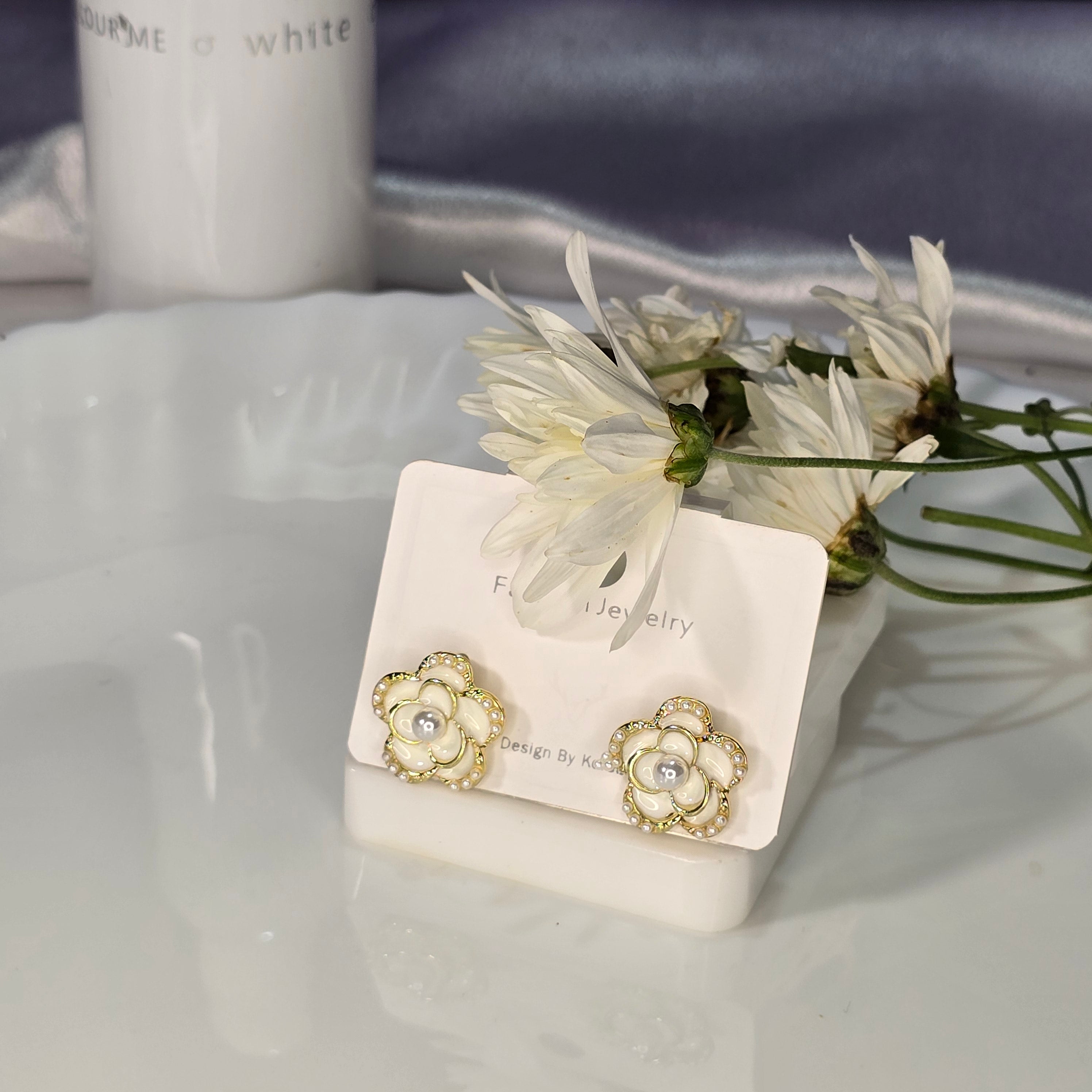 AK00059 - Luxe Camellia Pearl Stud Earrings