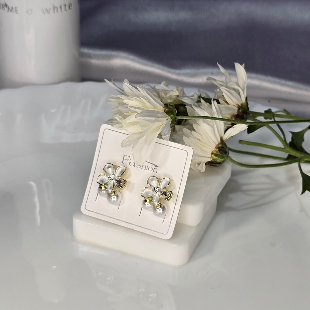 AK00061 - Petal Glow Pearl & Crystal Flower Stud Earrings