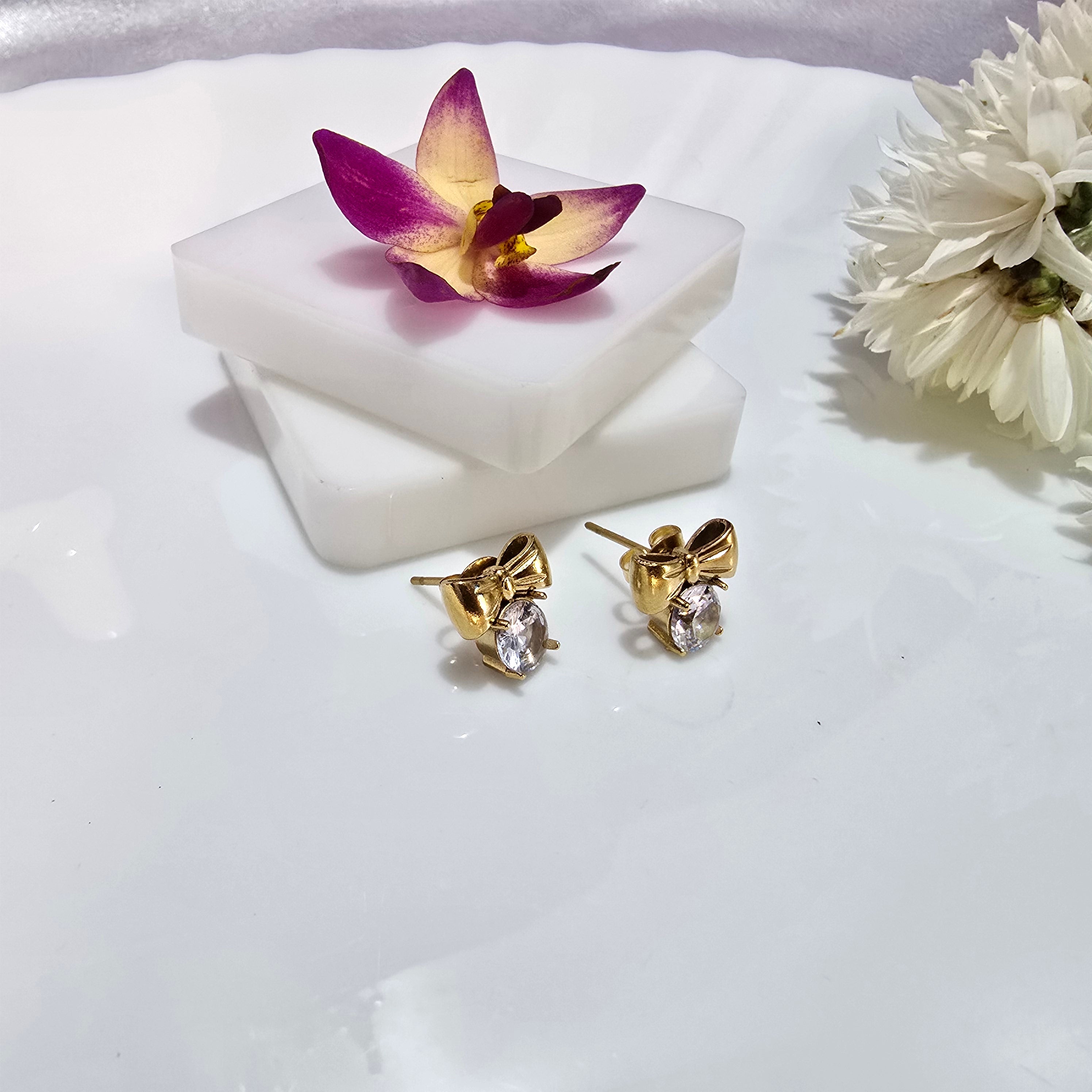 AK00085 - Aria Sparkling Bow Necklace & Earring Set