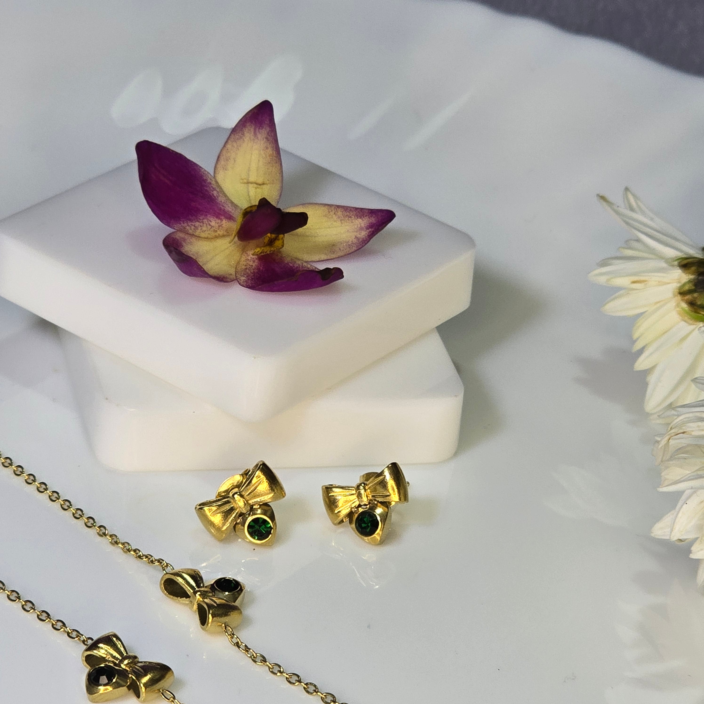 AK00085 - Aria Sparkling Bow Necklace & Earring Set