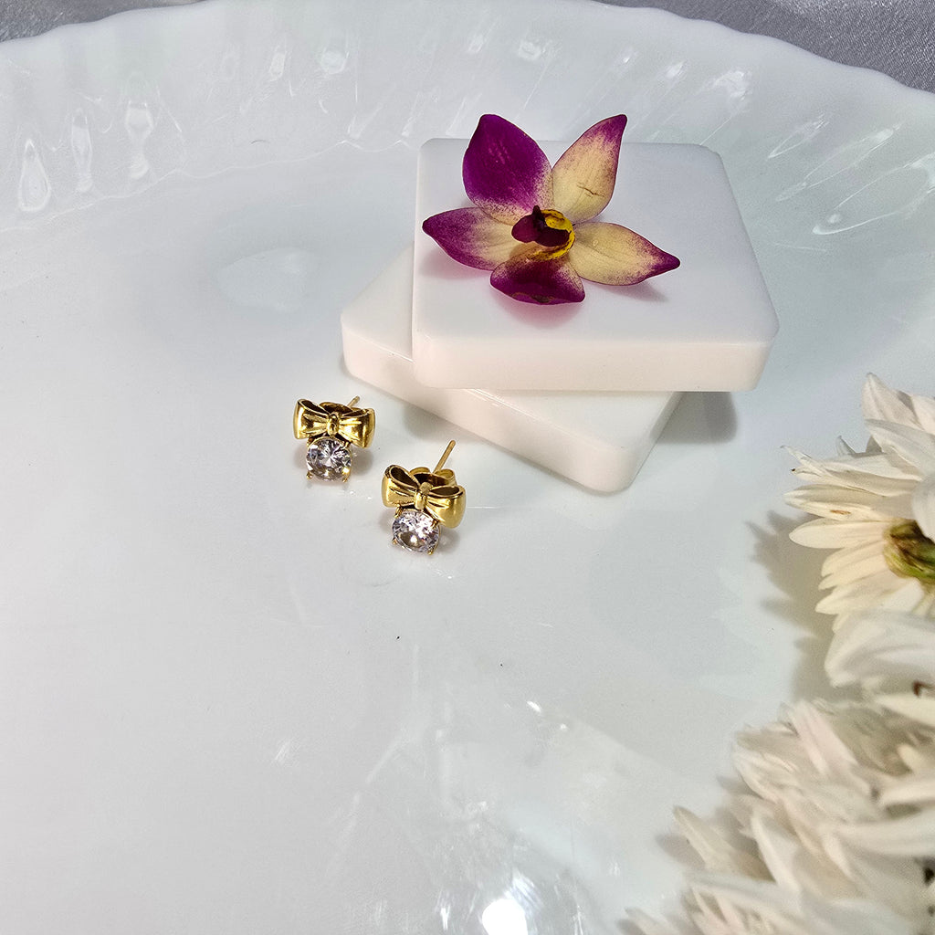 AK00085 - Aria Sparkling Bow Necklace & Earring Set