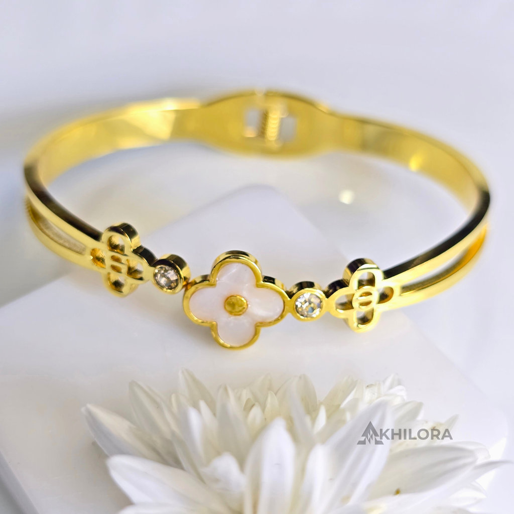 AK00152 - Elegant White Clover & Crystal Gold-Plated Bangle