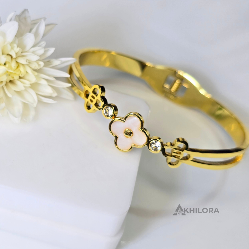 AK00152 - Elegant White Clover & Crystal Gold-Plated Bangle