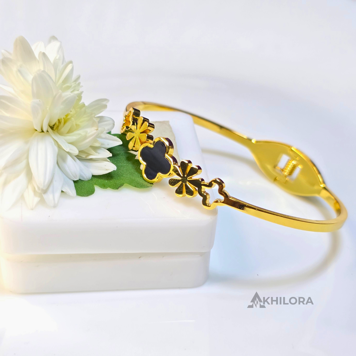 AK00156 - Elegant Black Clover & Floral Gold-Plated Bangle