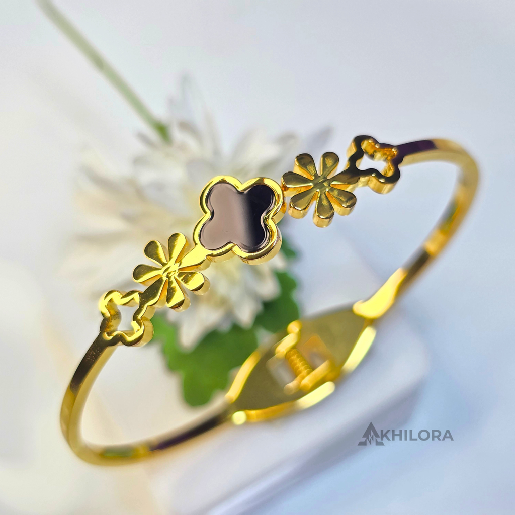 AK00156 - Elegant Black Clover & Floral Gold-Plated Bangle