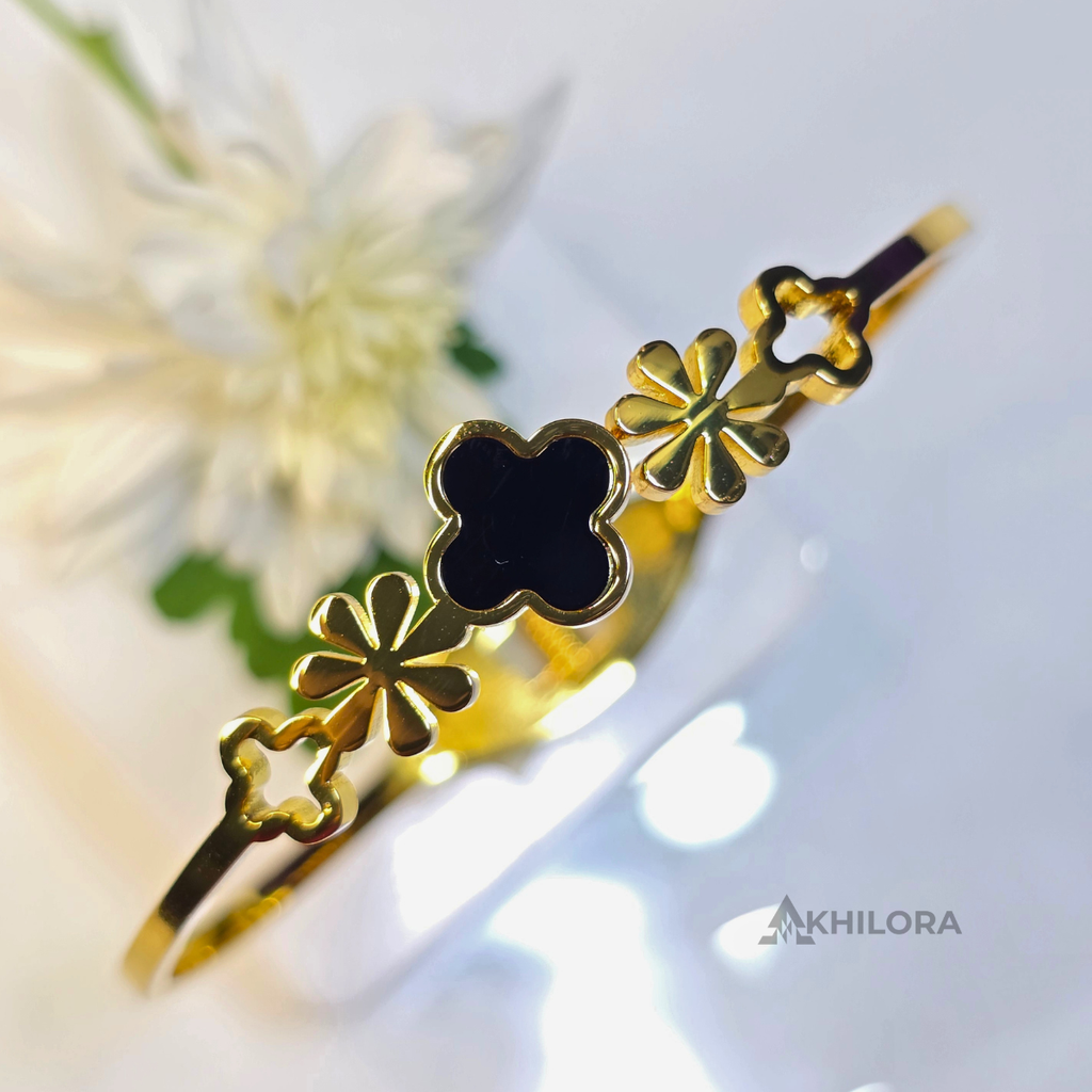 AK00156 - Elegant Black Clover & Floral Gold-Plated Bangle