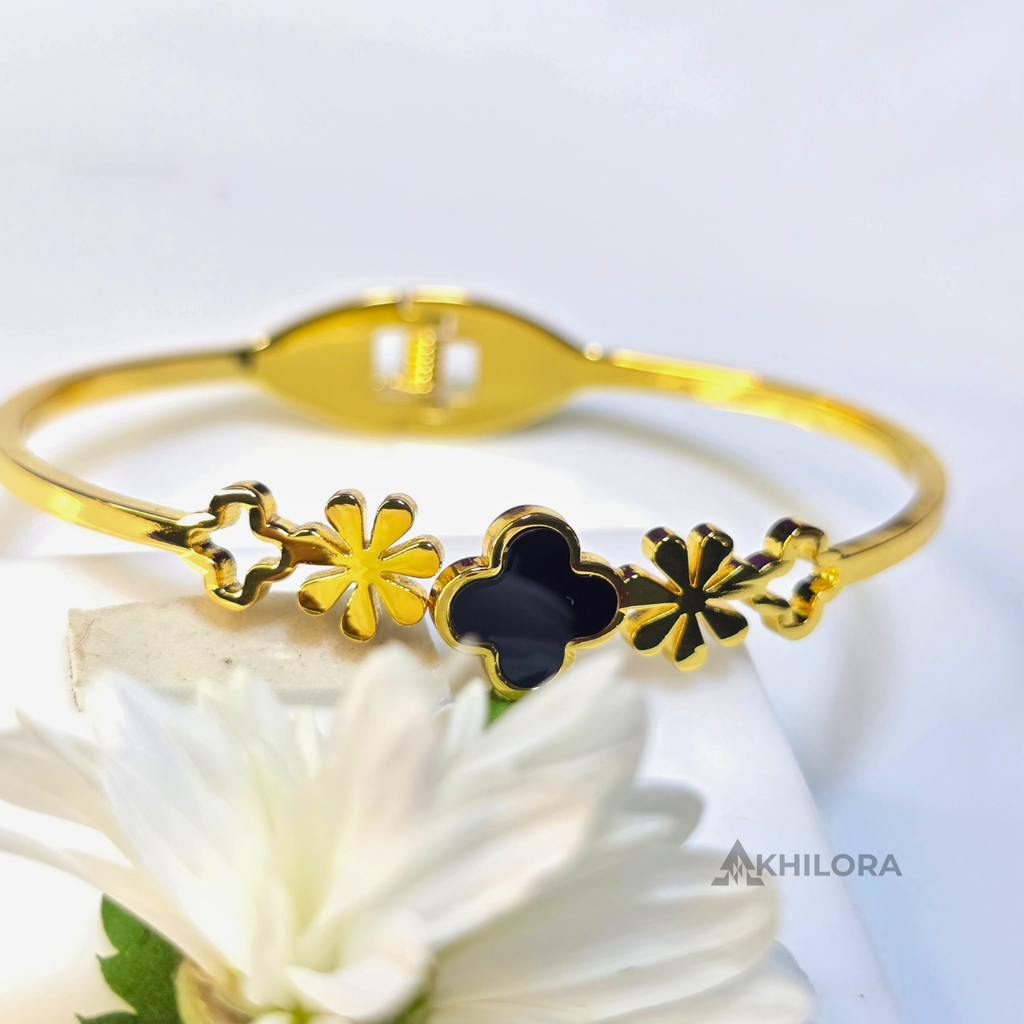 AK00156 - Elegant Black Clover & Floral Gold-Plated Bangle