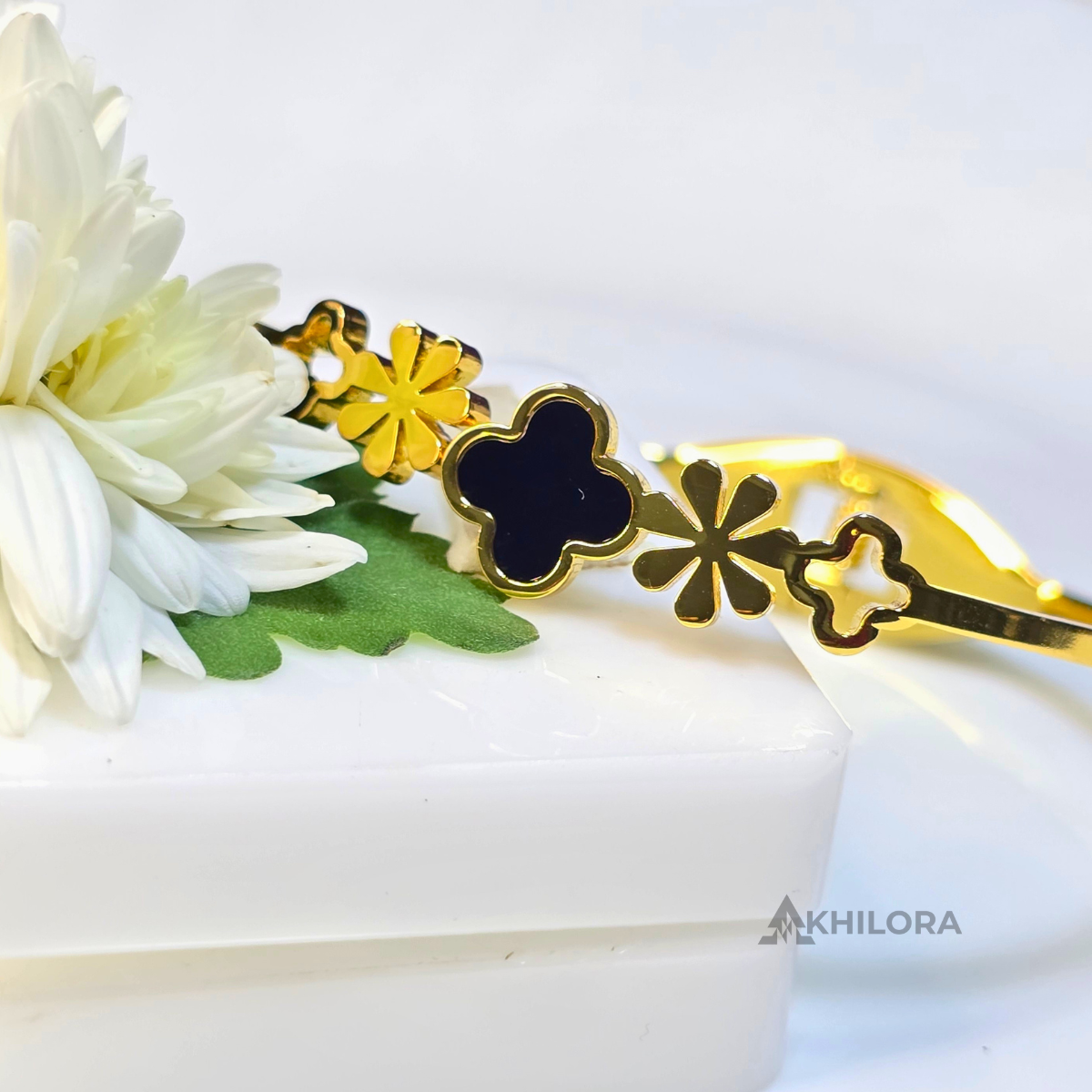 AK00156 - Elegant Black Clover & Floral Gold-Plated Bangle