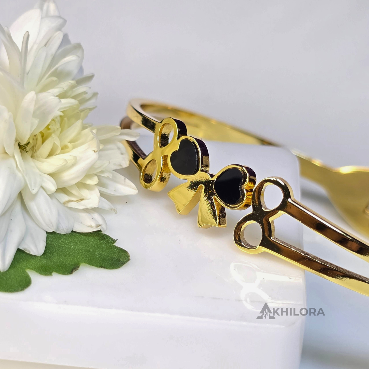 AK00164 - Chic Bowknot Gold-Plated Bangle with Black Heart Inlay