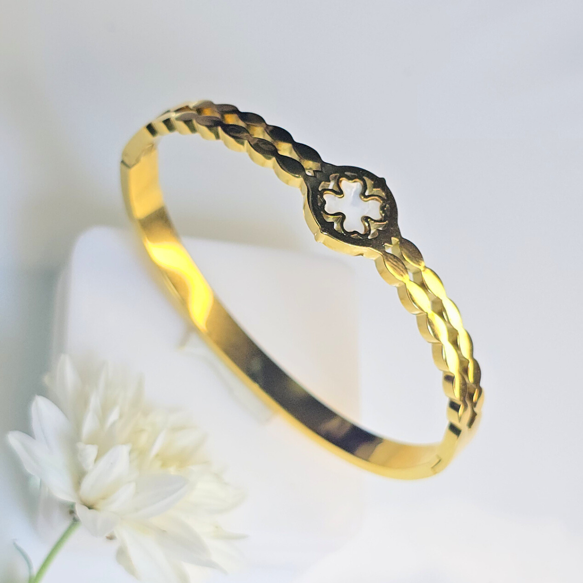 AK00186 - Orchid Cutout Floral Bangle – 18K Gold Plated