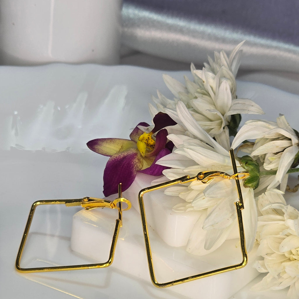 AK00041 - Modern Geometric Square Hoop Earrings – Golden Gloss Finish