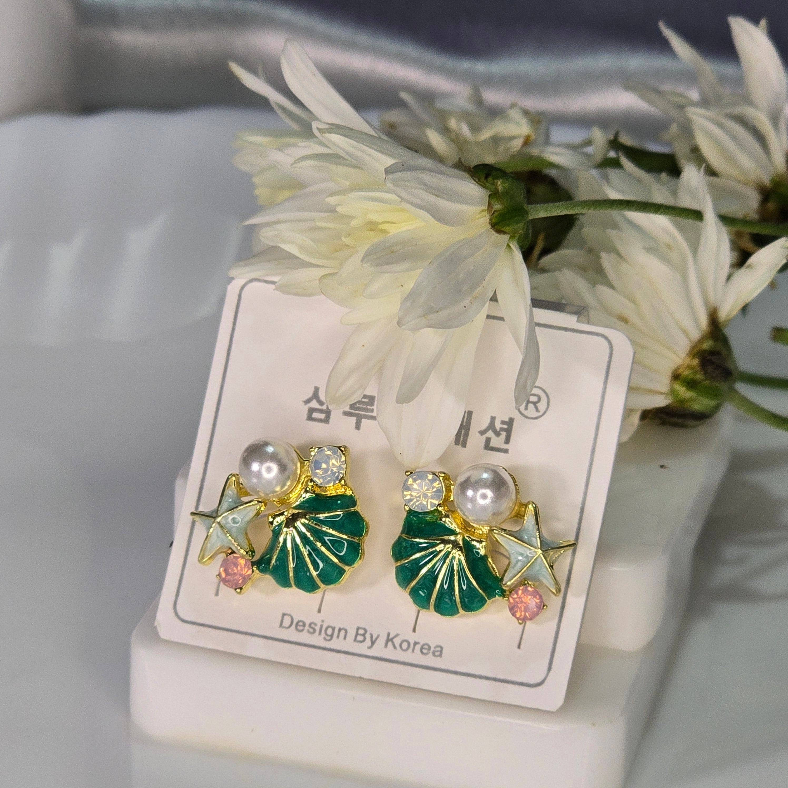AK00062 - Oceanic Bloom Enamel & Pearl Stud Earrings