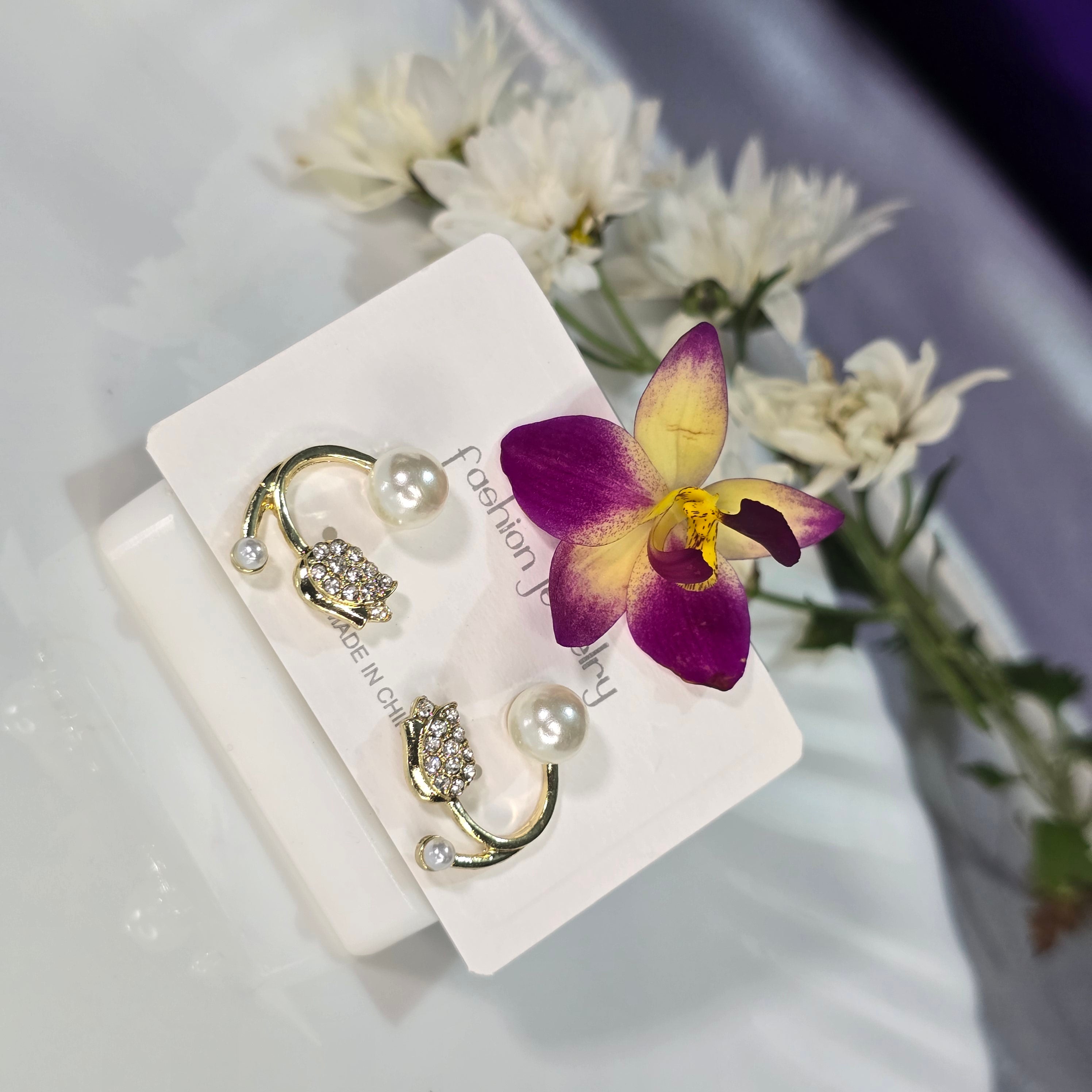 AK00073 - Elysian Tulip & Dual Pearl Curved Studs